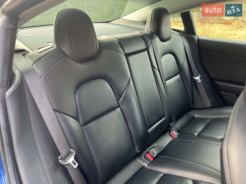 Седан Tesla Model 3 2019 в Львове