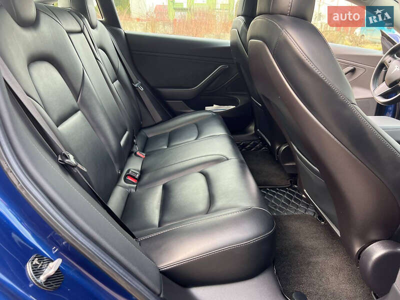 Седан Tesla Model 3 2019 в Львове