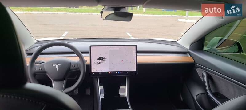 Седан Tesla Model 3 2020 в Кременчуге