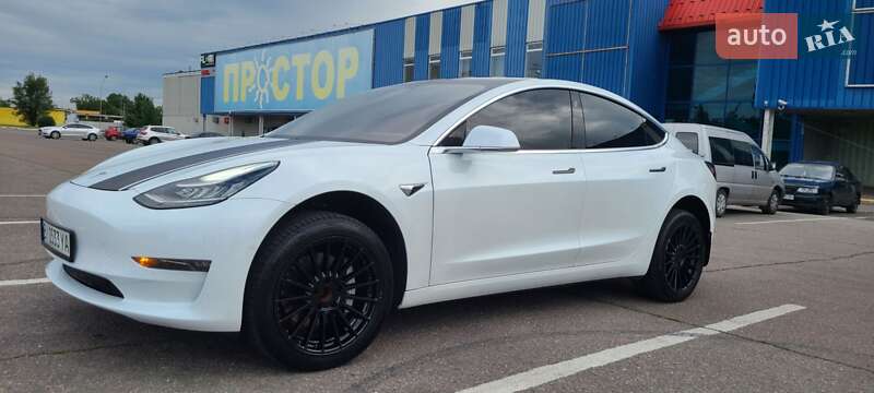 Седан Tesla Model 3 2020 в Кременчуге