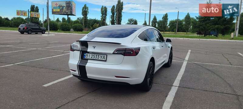 Седан Tesla Model 3 2020 в Кременчуге