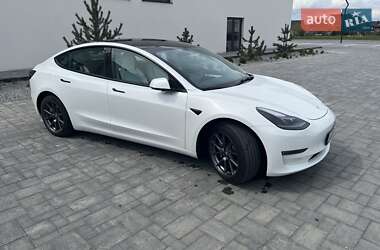 Tesla Model 3  2021