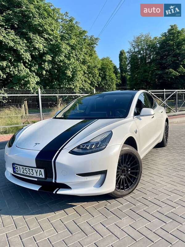 Седан Tesla Model 3 2020 в Кременчуге