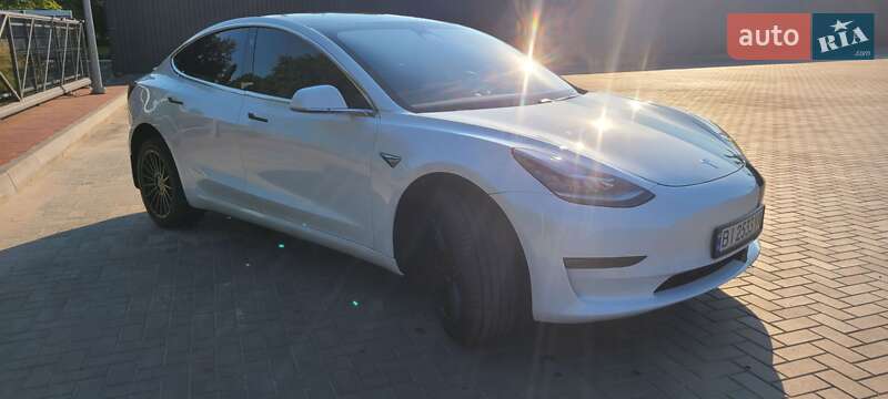 Седан Tesla Model 3 2020 в Кременчуге