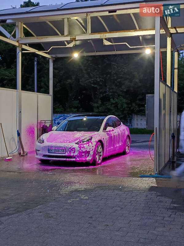 Tesla Model 3 2020