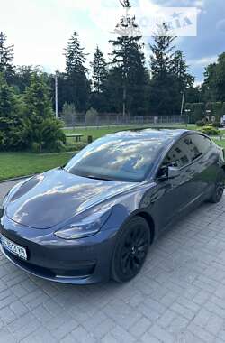 Tesla Model 3  2022