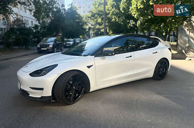 Tesla Model 3  2021