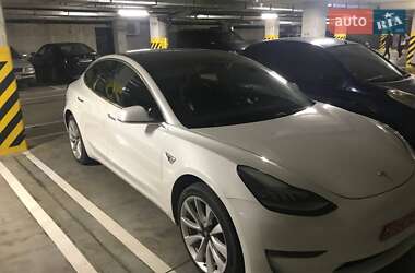 Седан Tesla Model 3 2019 в Львове