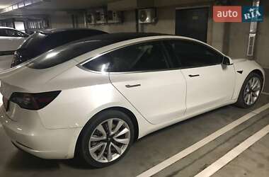 Седан Tesla Model 3 2019 в Львове