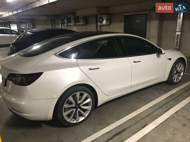 Седан Tesla Model 3 2019 в Львове