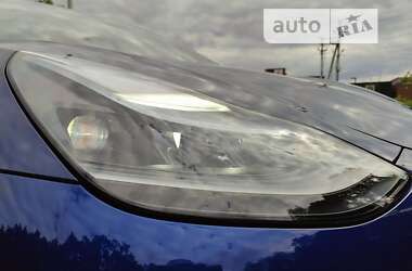 Седан Tesla Model 3 2022 в Вінниці