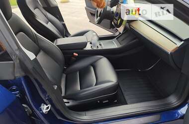 Седан Tesla Model 3 2022 в Вінниці