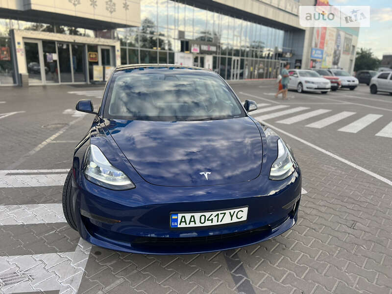 Седан Tesla Model 3 2023 в Білогородці
