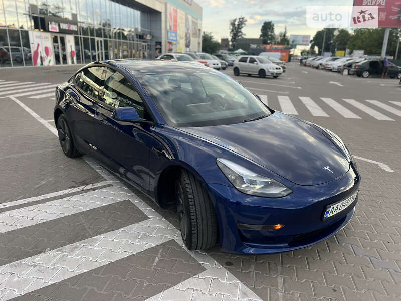 Седан Tesla Model 3 2023 в Білогородці
