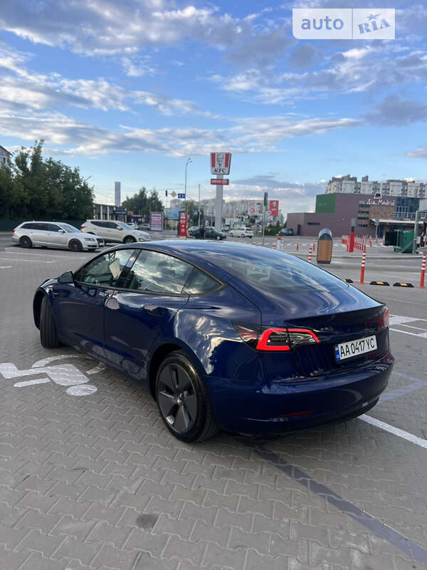 Седан Tesla Model 3 2023 в Білогородці