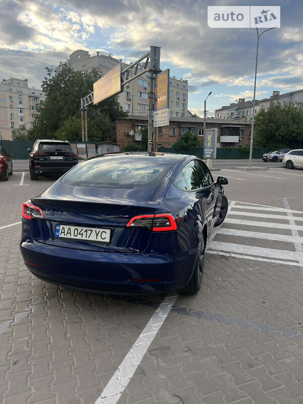 Седан Tesla Model 3 2023 в Білогородці