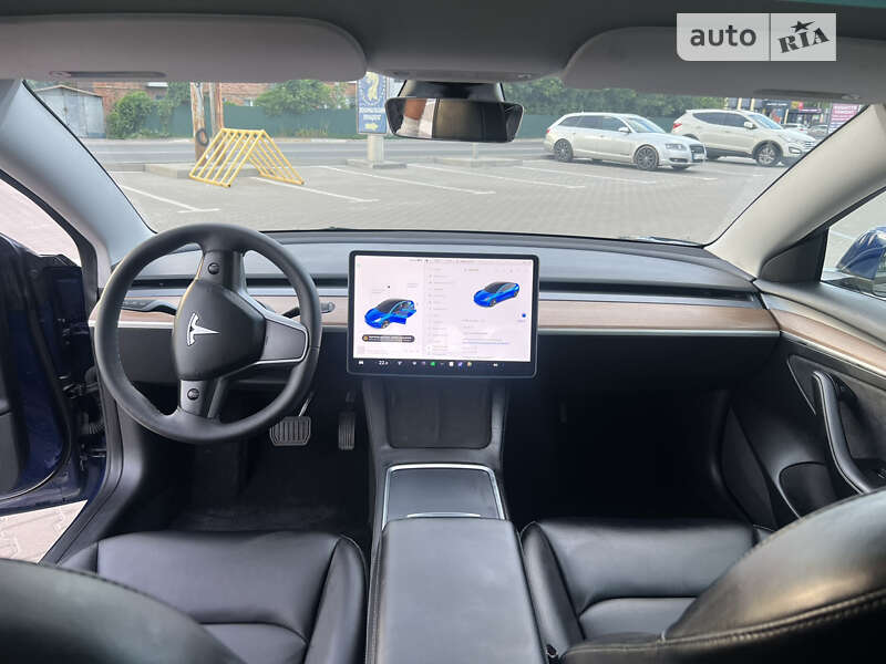 Седан Tesla Model 3 2023 в Білогородці