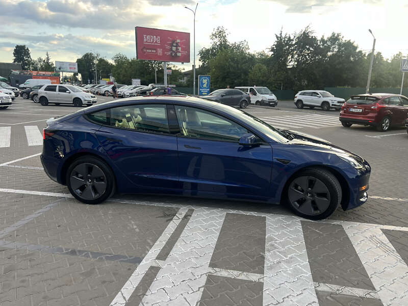 Седан Tesla Model 3 2023 в Білогородці