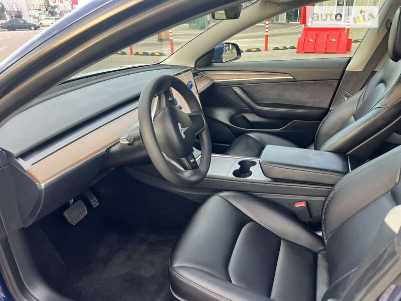 Седан Tesla Model 3 2023 в Білогородці