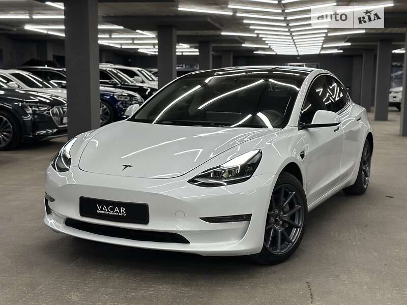 Седан Tesla Model 3 2023 в Киеве