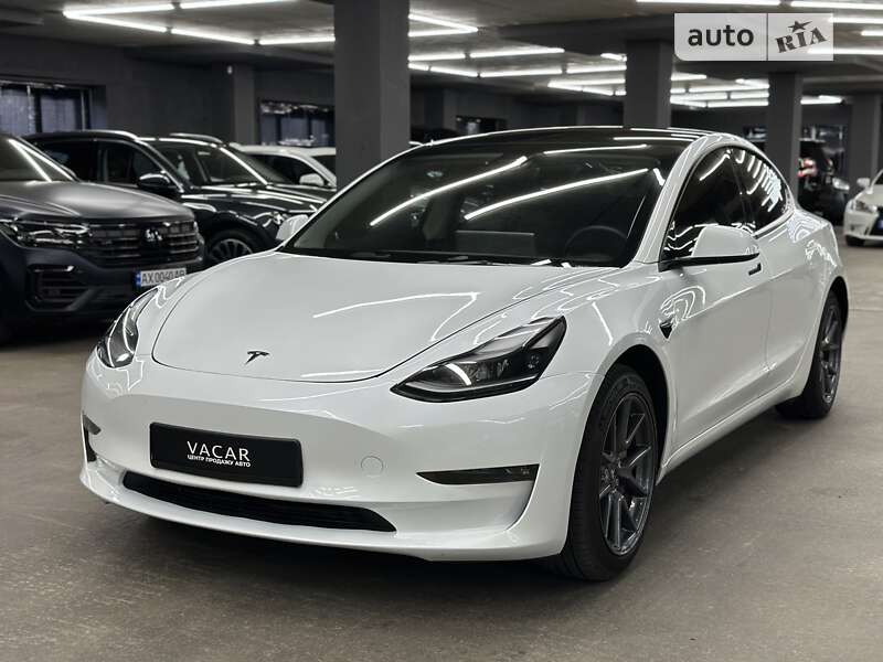 Седан Tesla Model 3 2023 в Киеве
