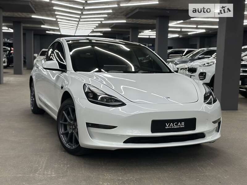 Седан Tesla Model 3 2023 в Киеве