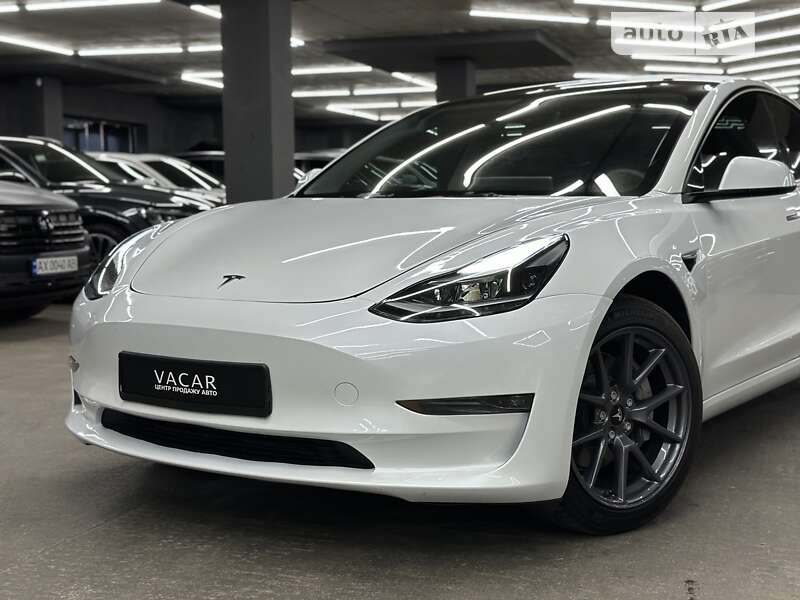 Седан Tesla Model 3 2023 в Киеве