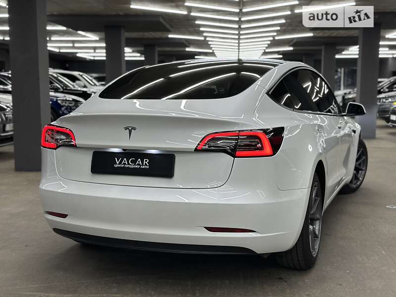 Седан Tesla Model 3 2023 в Киеве