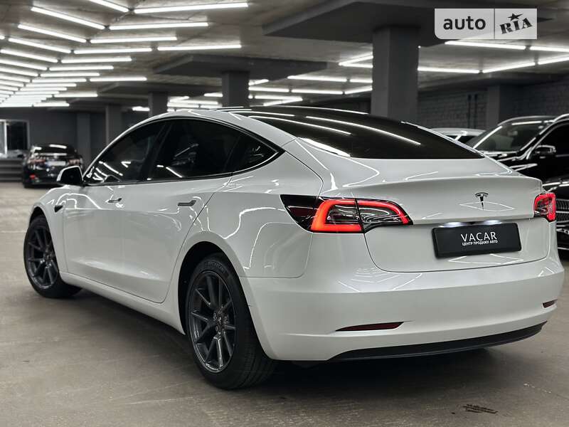 Седан Tesla Model 3 2023 в Киеве