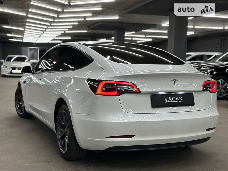 Седан Tesla Model 3 2023 в Киеве