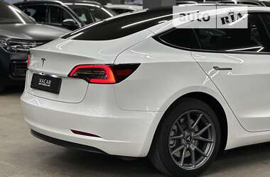Седан Tesla Model 3 2023 в Киеве