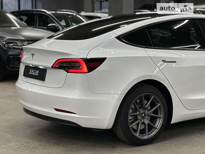 Седан Tesla Model 3 2023 в Киеве
