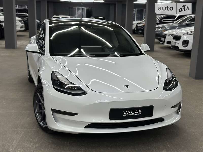 Седан Tesla Model 3 2023 в Киеве