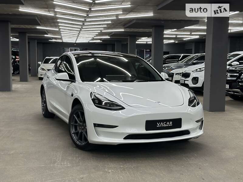Седан Tesla Model 3 2023 в Киеве