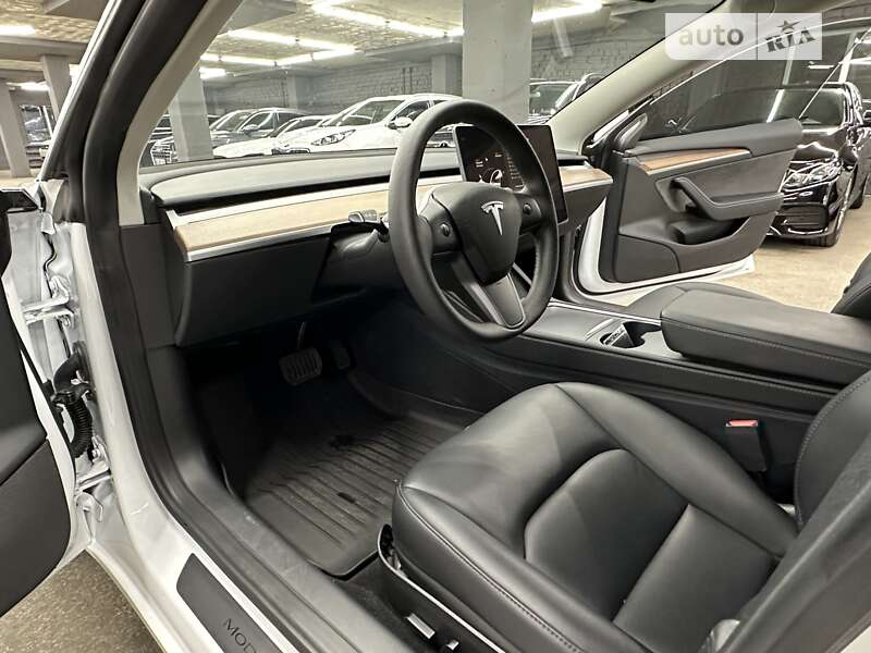 Седан Tesla Model 3 2023 в Киеве
