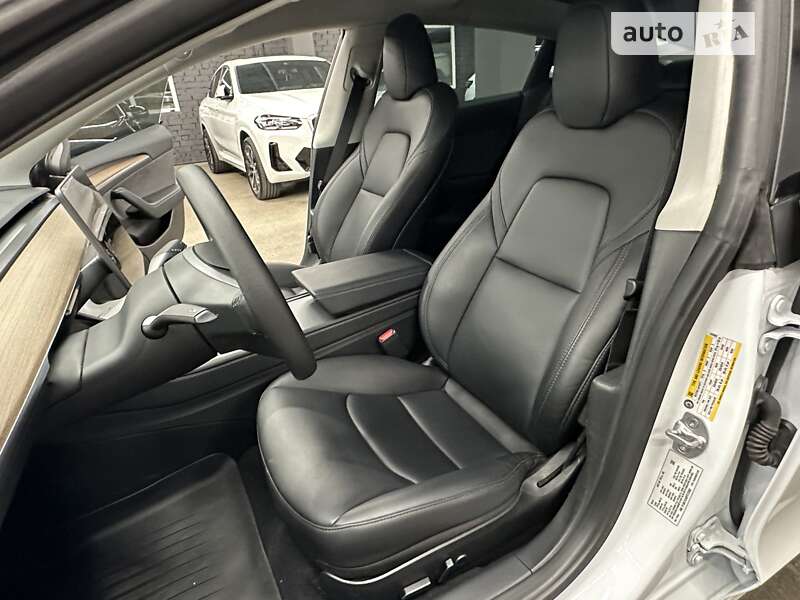 Седан Tesla Model 3 2023 в Киеве
