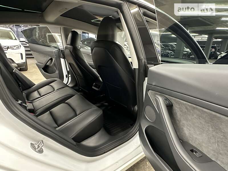 Седан Tesla Model 3 2023 в Киеве