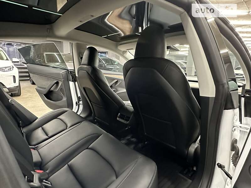 Седан Tesla Model 3 2023 в Киеве