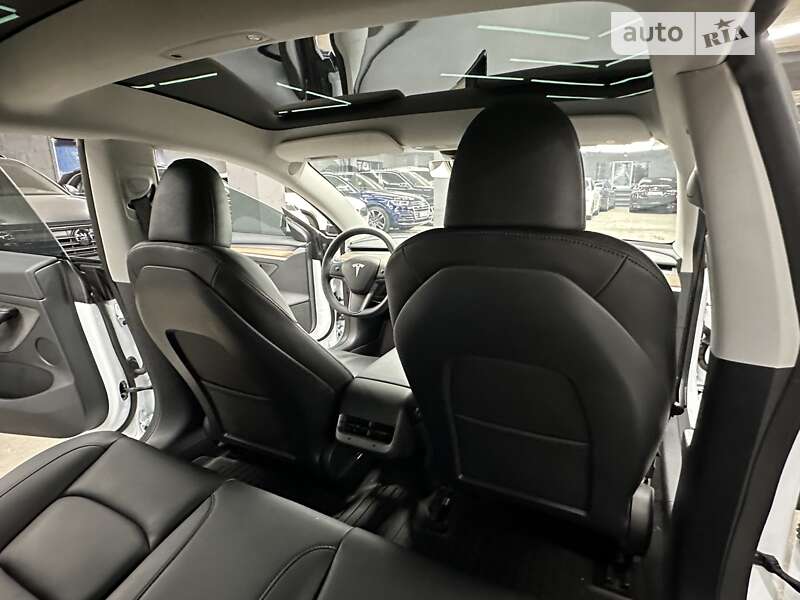 Седан Tesla Model 3 2023 в Киеве