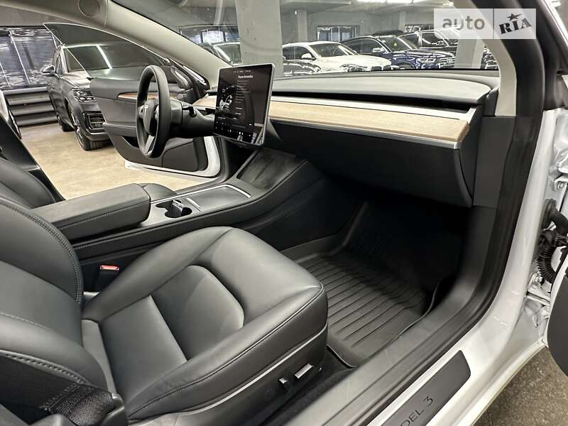 Седан Tesla Model 3 2023 в Киеве