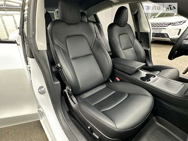 Седан Tesla Model 3 2023 в Киеве