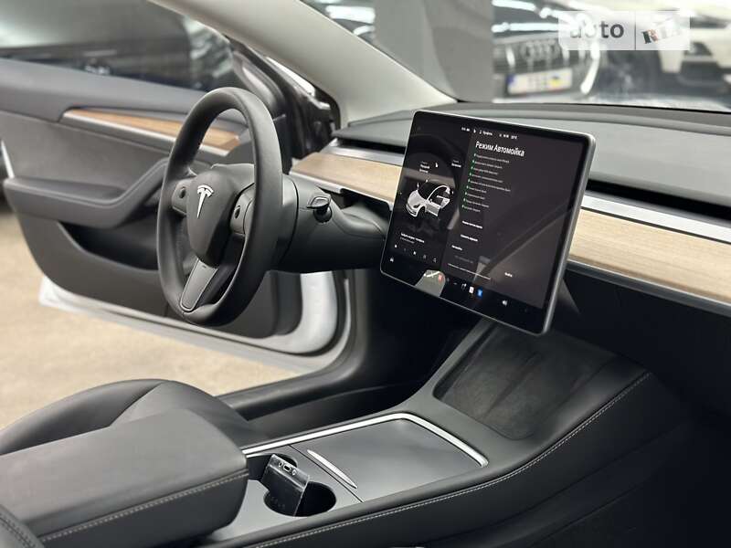 Седан Tesla Model 3 2023 в Киеве