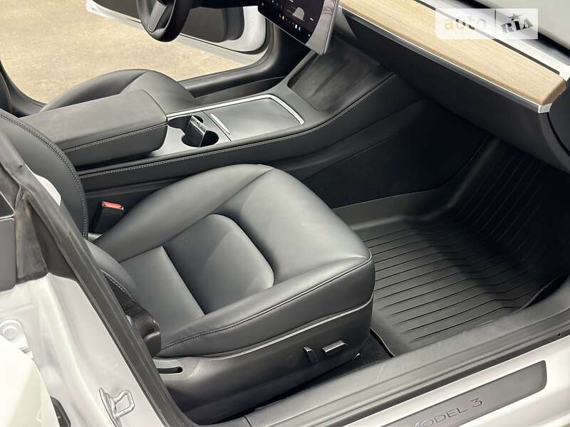 Седан Tesla Model 3 2023 в Киеве