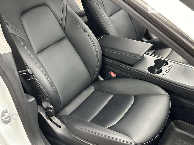 Седан Tesla Model 3 2023 в Киеве