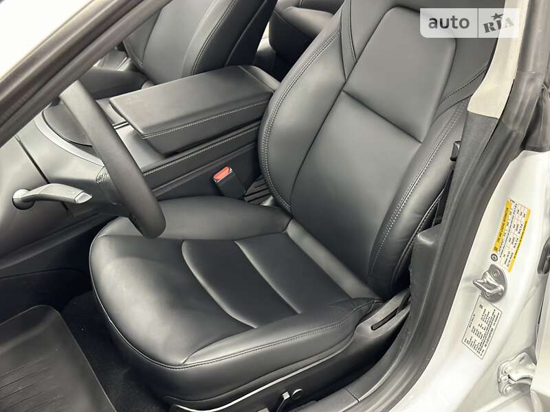 Седан Tesla Model 3 2023 в Киеве