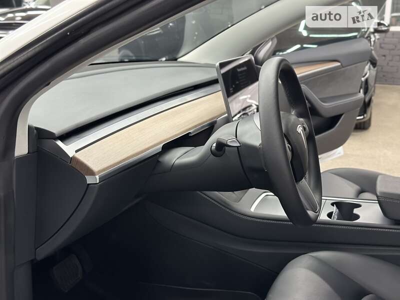 Седан Tesla Model 3 2023 в Киеве