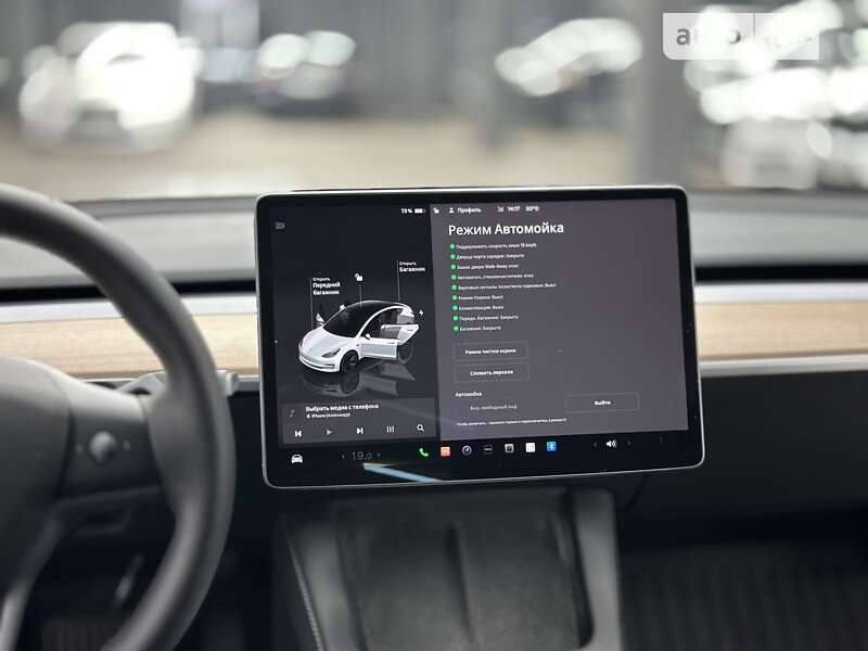 Седан Tesla Model 3 2023 в Киеве