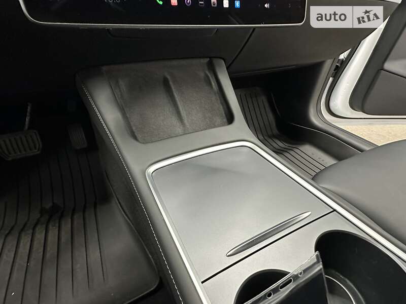 Седан Tesla Model 3 2023 в Киеве