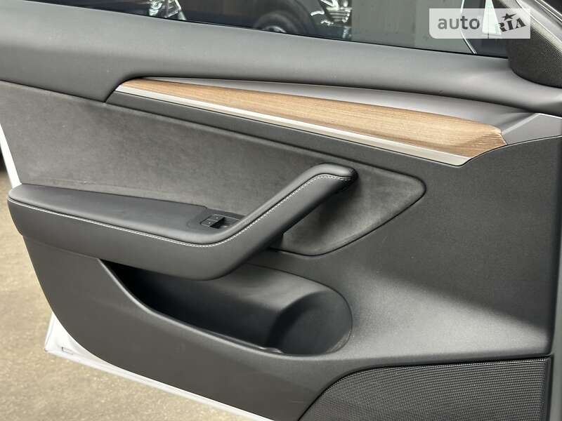 Седан Tesla Model 3 2023 в Киеве