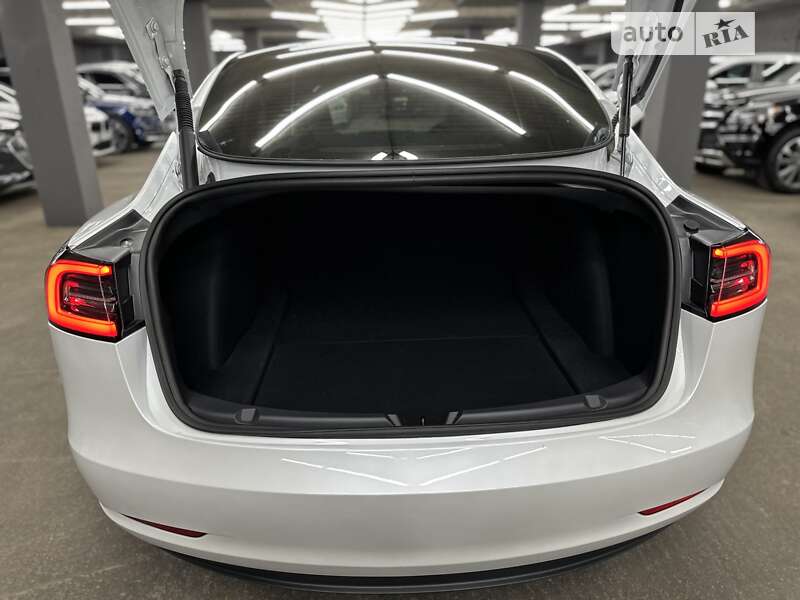 Седан Tesla Model 3 2023 в Киеве